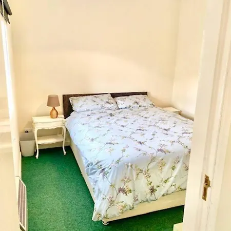 Two Bed Cottage In Cobh بيت للعطل *