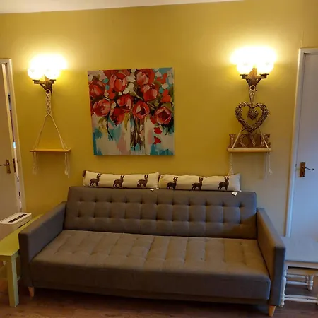 Two Bed Cottage In Cobh *